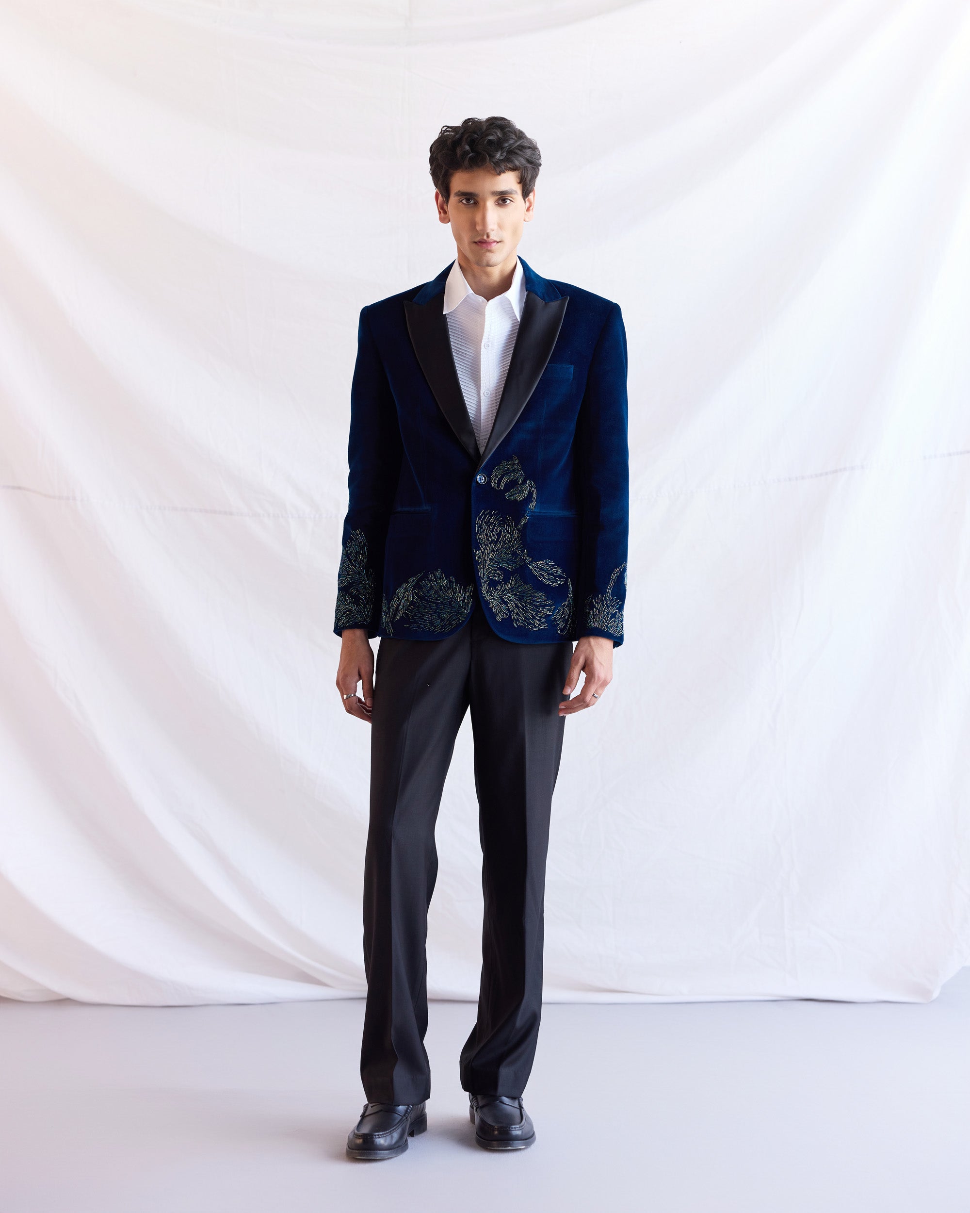 "Le Bahamas" hand embroidered blazer