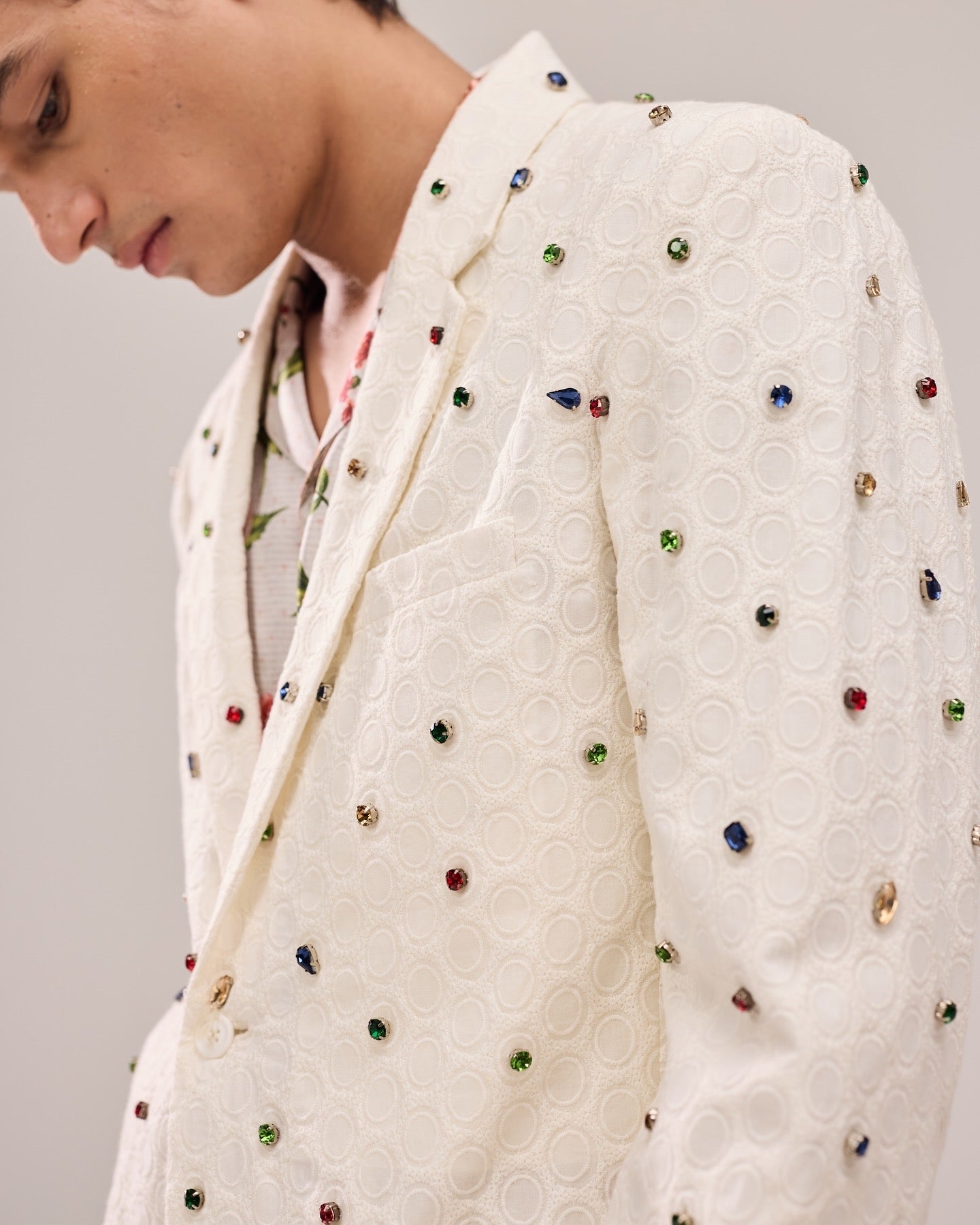 Frozen pearls embroidered blazer