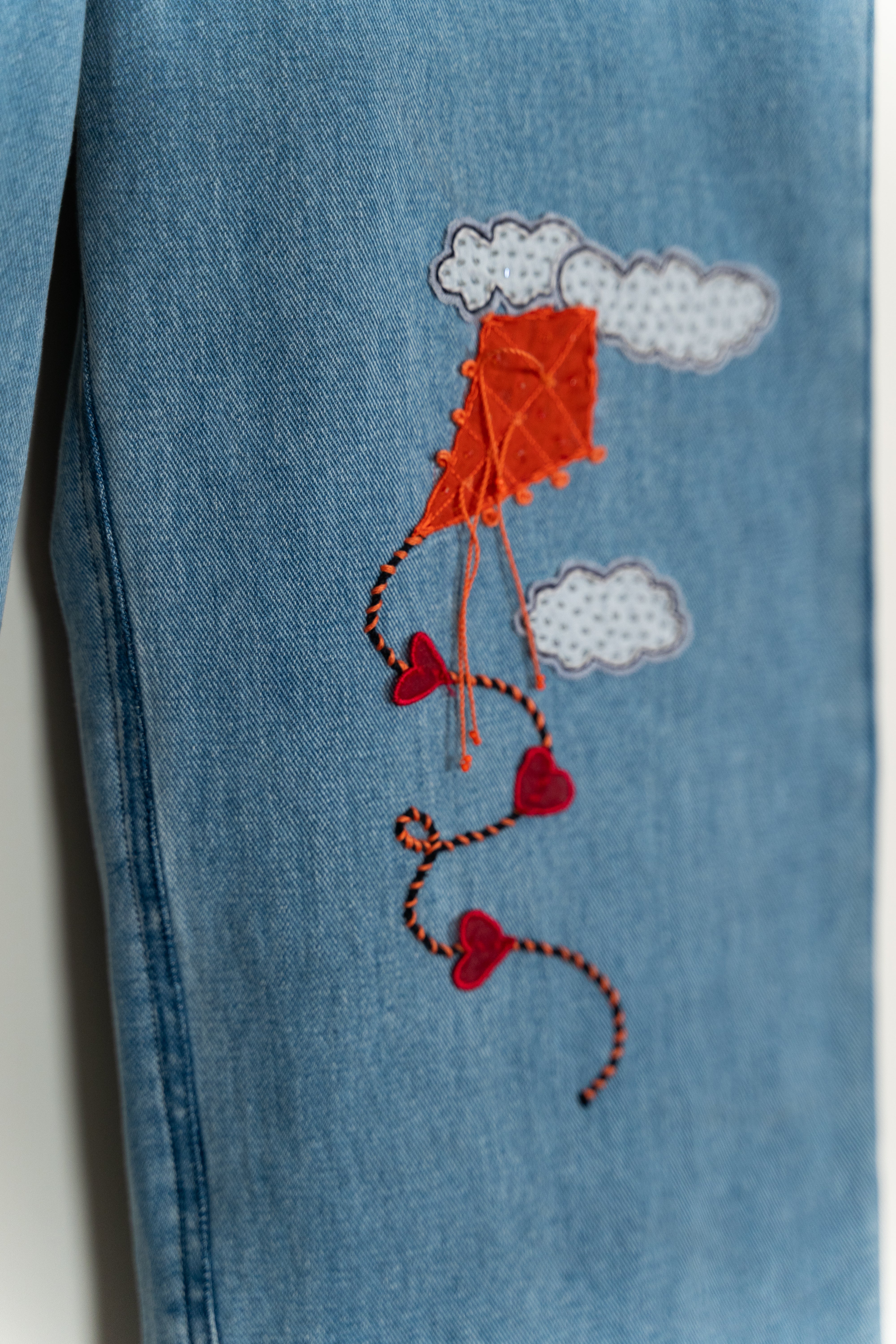 "Le scrapbook" hand embroidered straight fit jeans