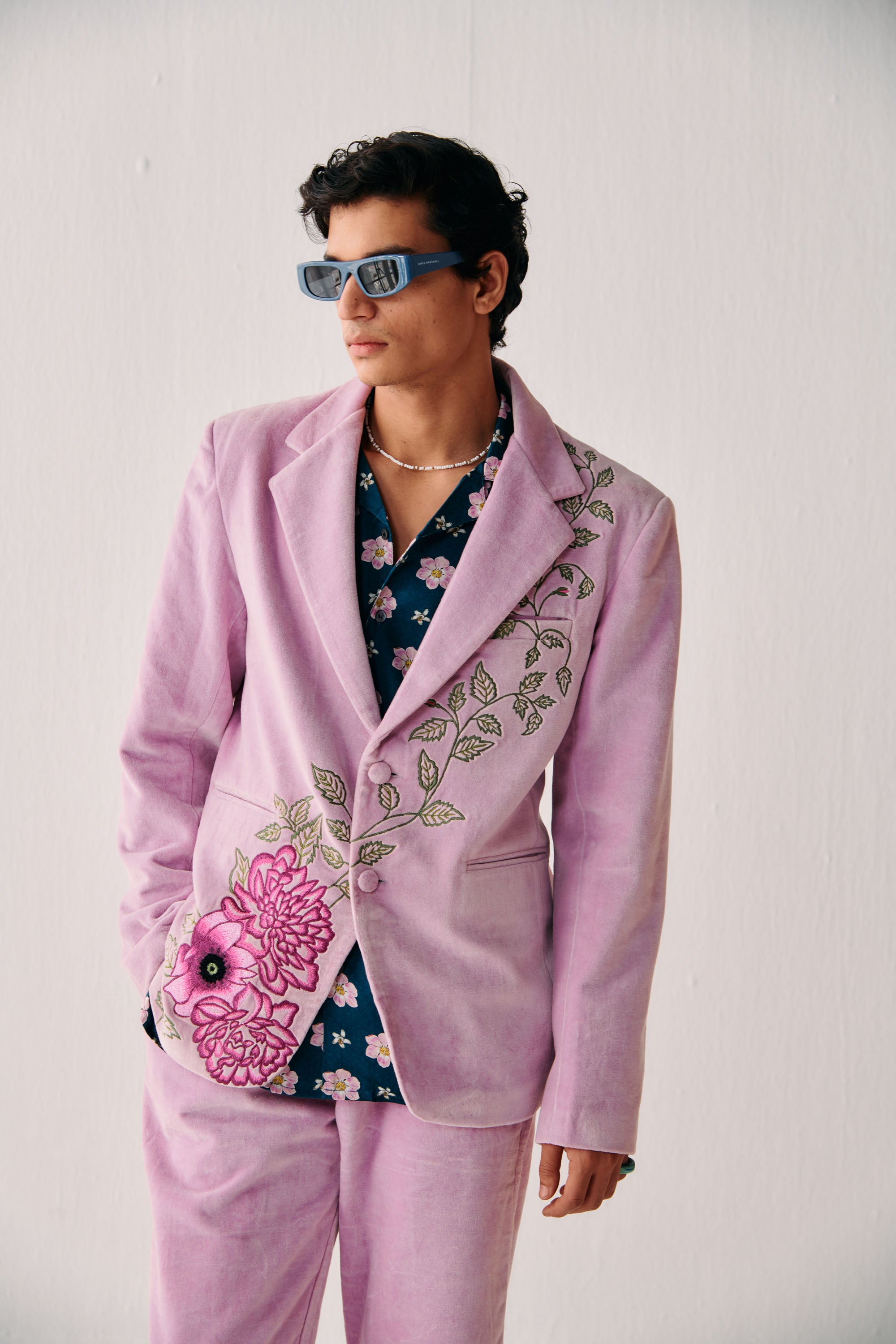 Vintage artwork embroidered blazer-Bubblegum Pink