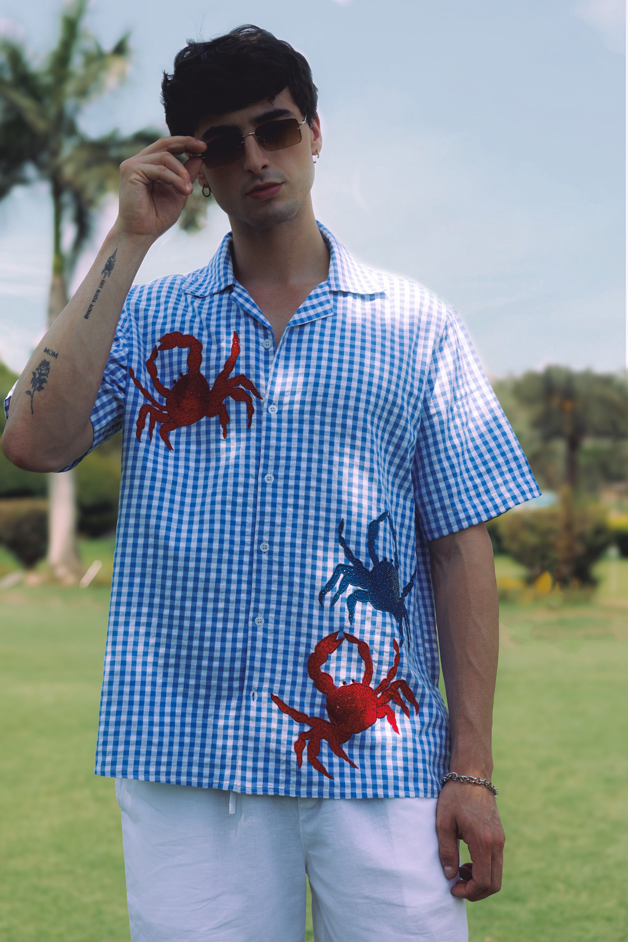 "Blue crab" hand embroidered shirt