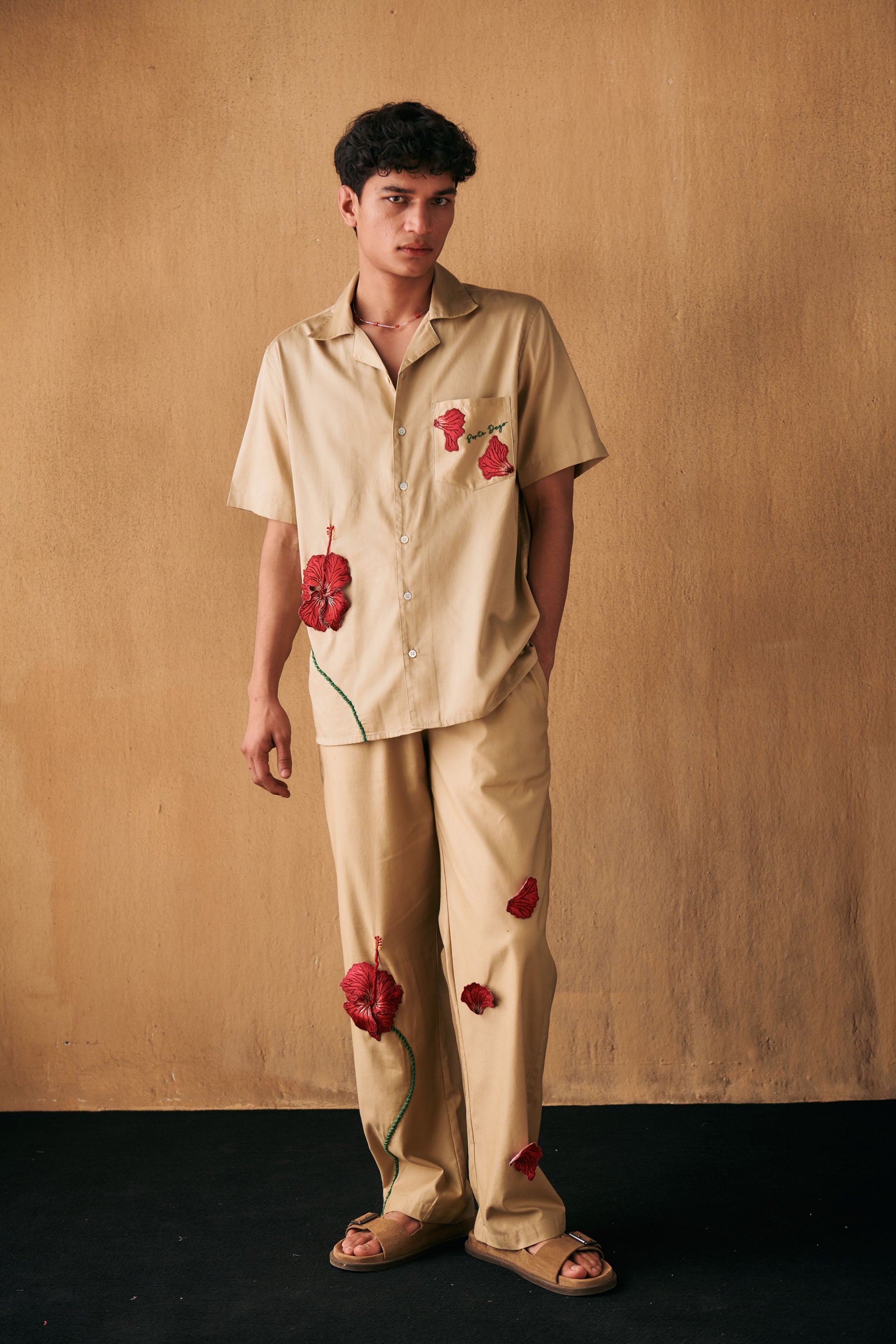 Hibiscus appliqué shirt