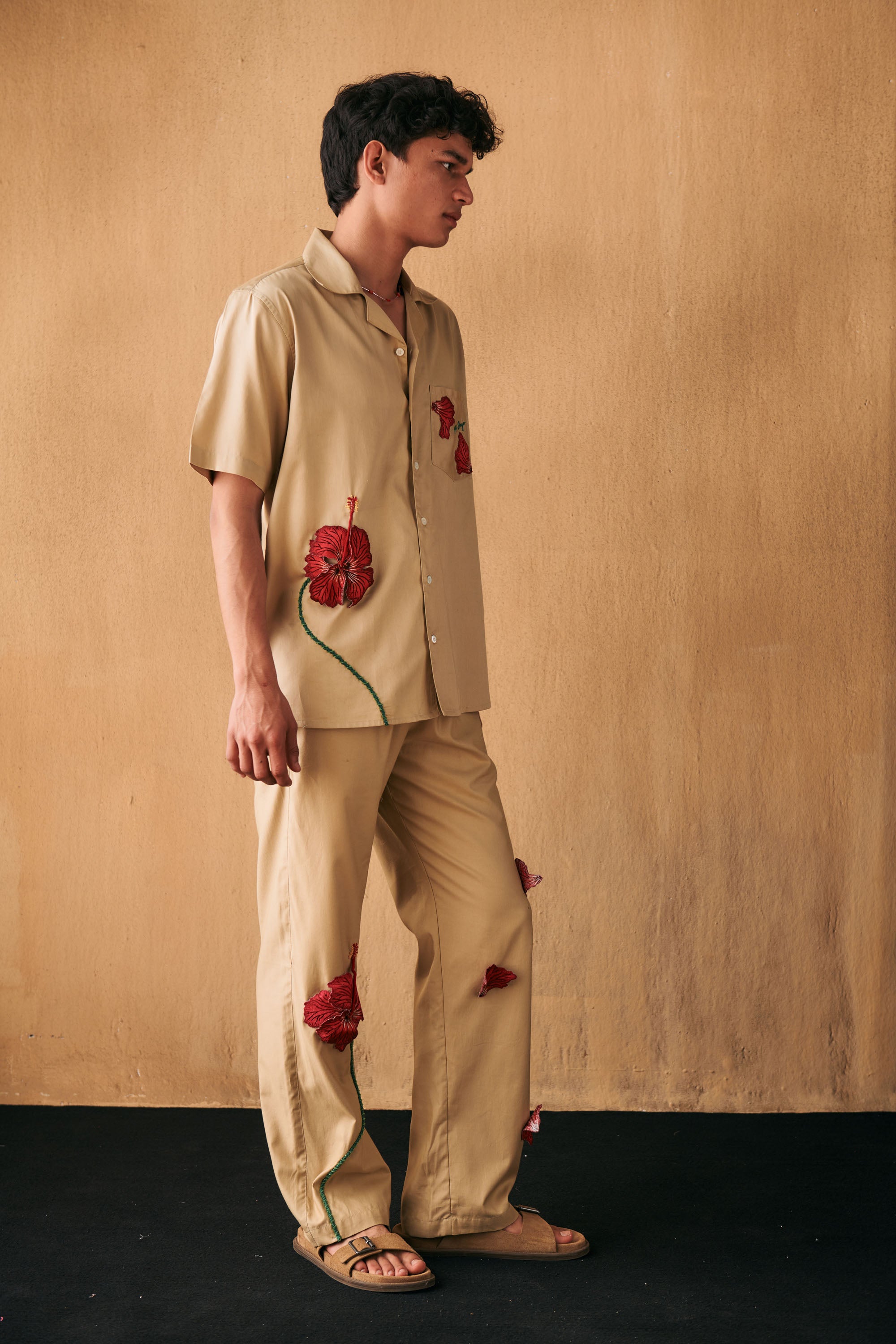 Hibiscus appliqué shirt