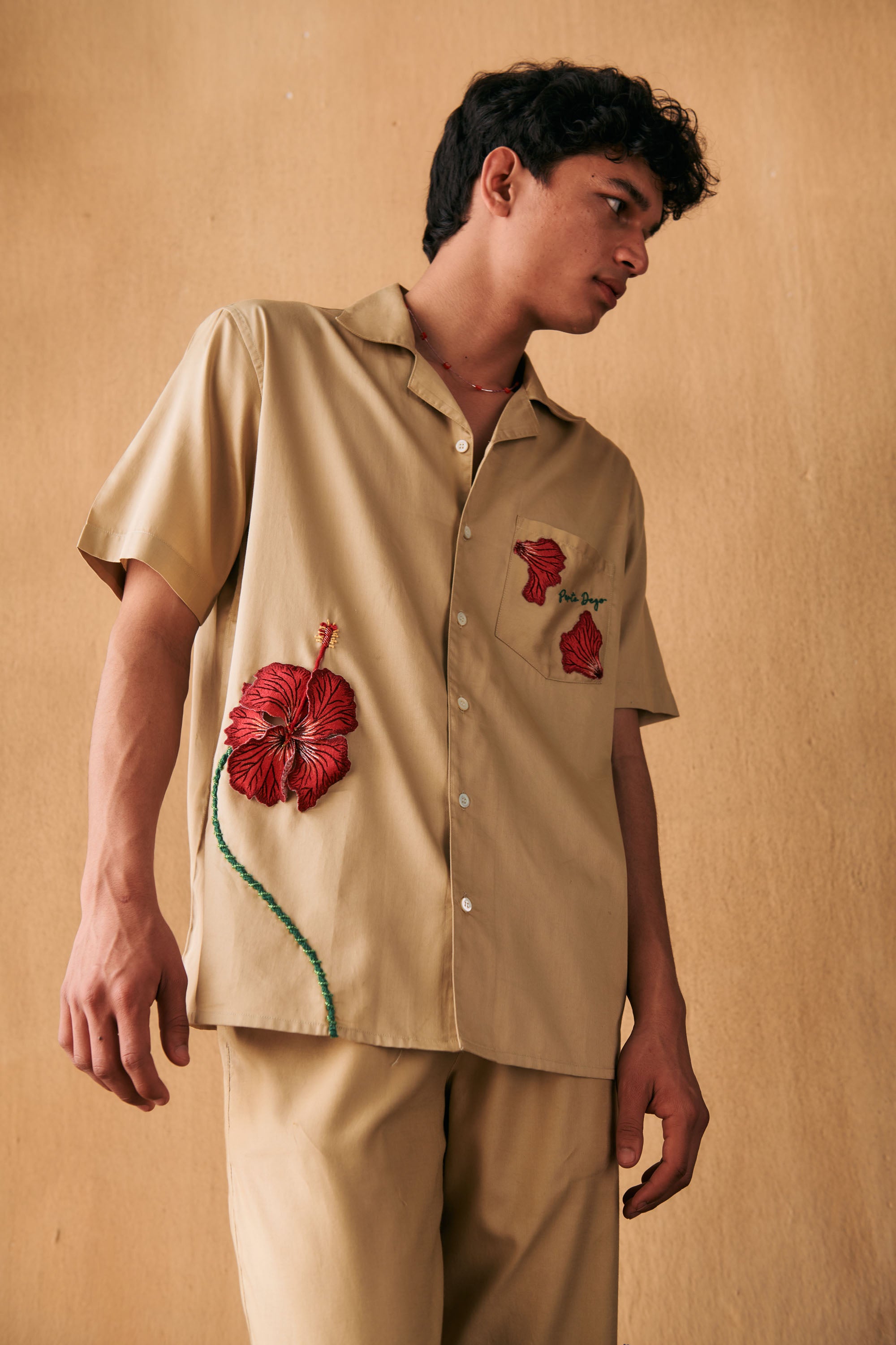 Hibiscus appliqué shirt