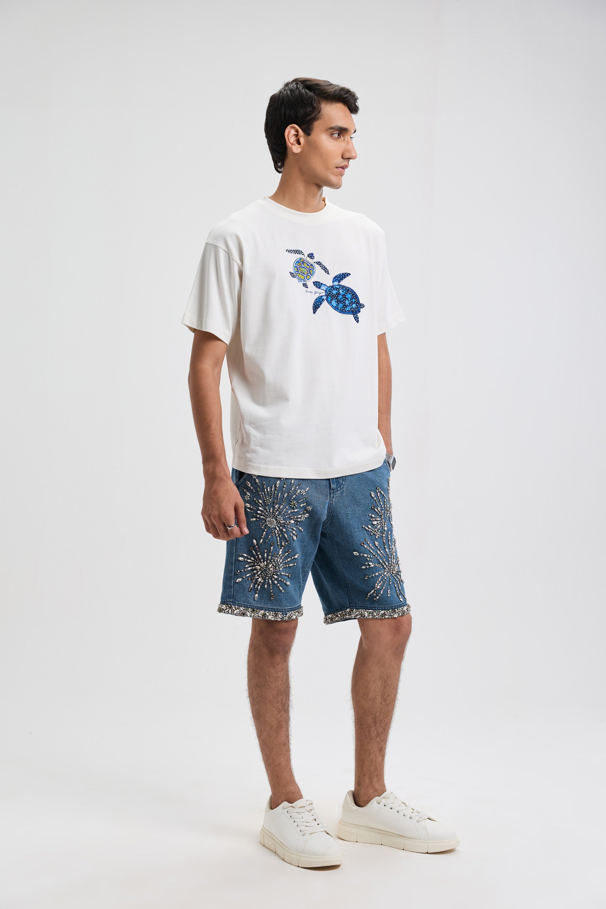 "Le Turtle" hand embroidered T-Shirt