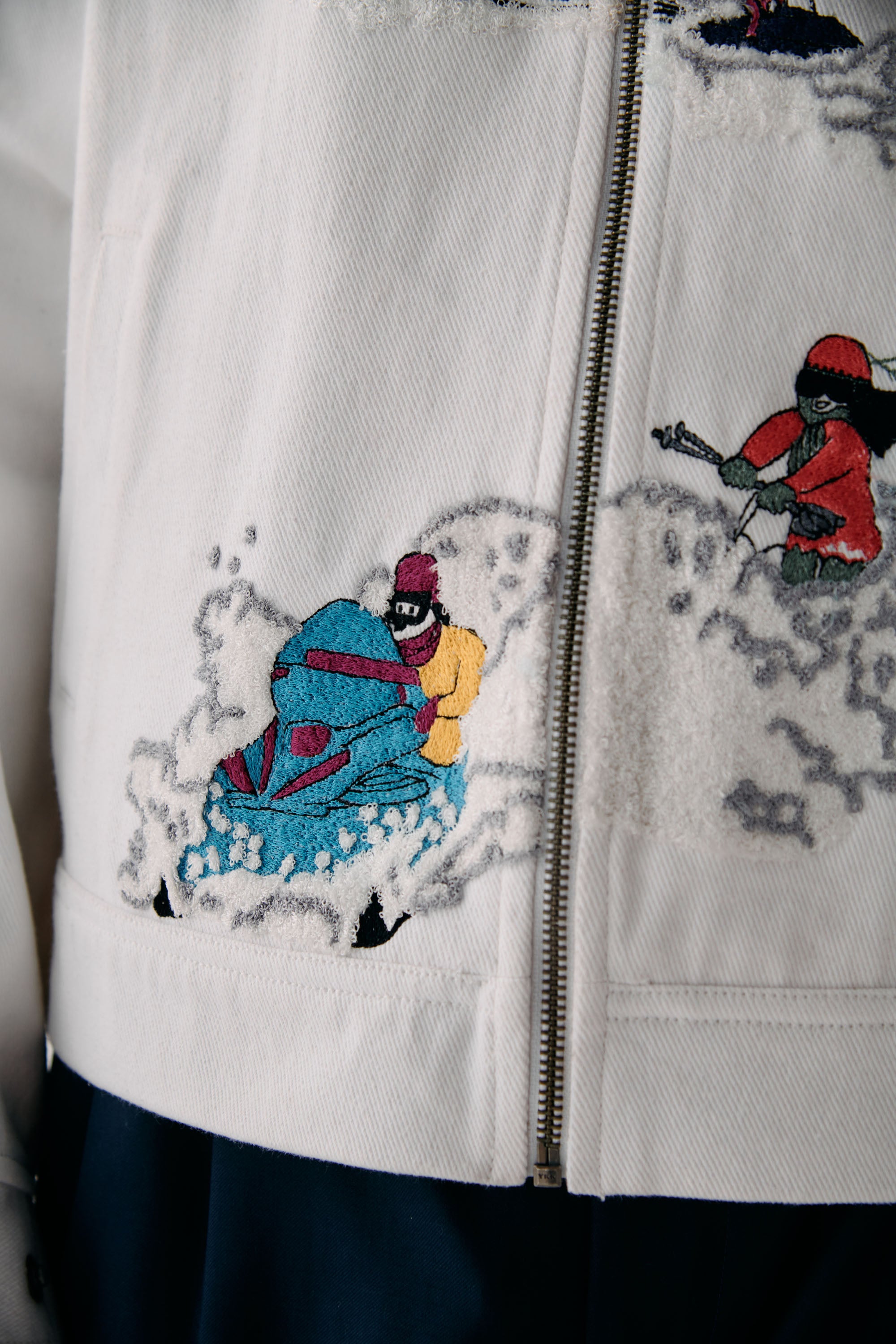 "Aprés ski" embroidered zip up jacket