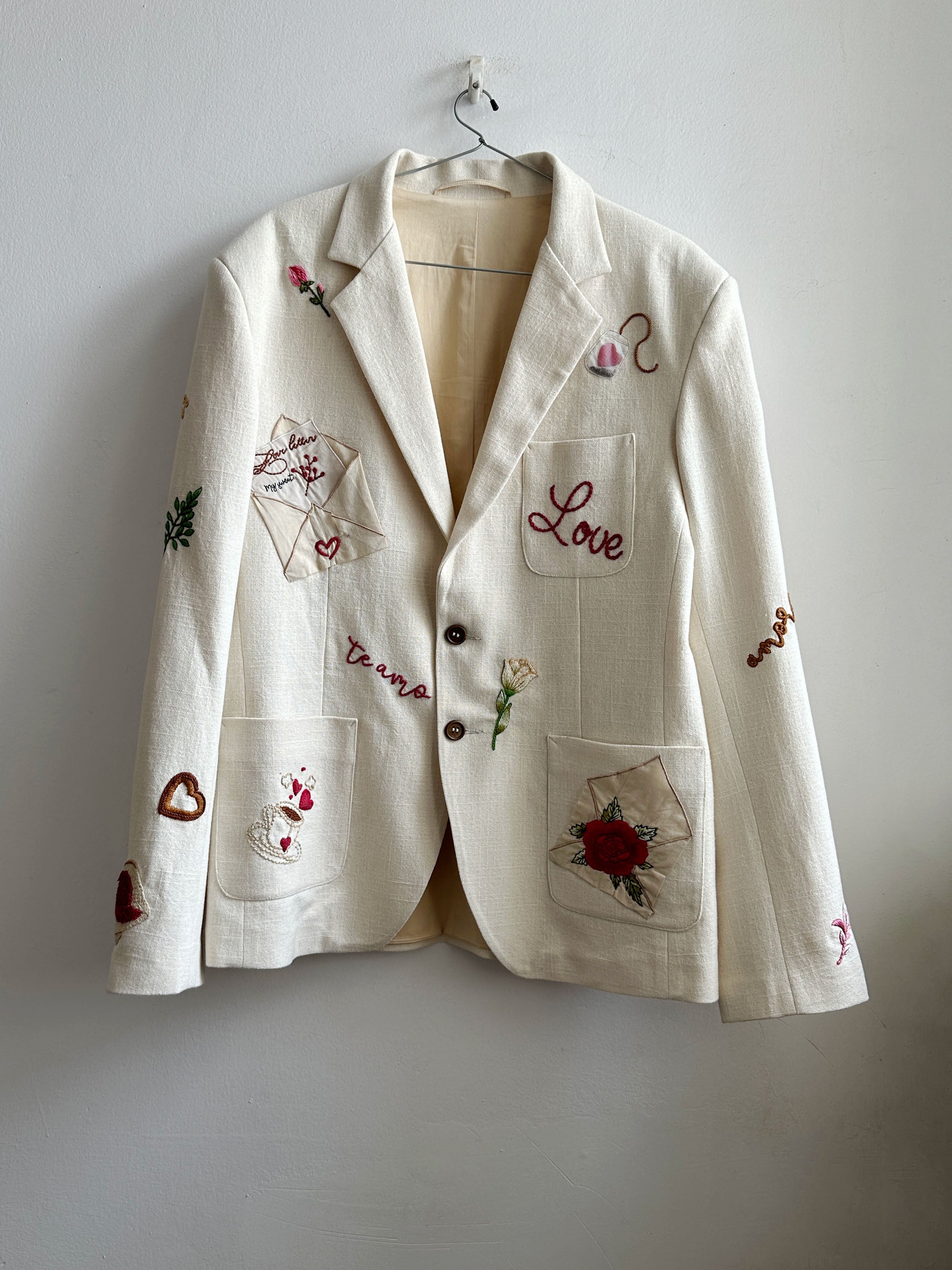 "Te amo" hand embroidered blazer