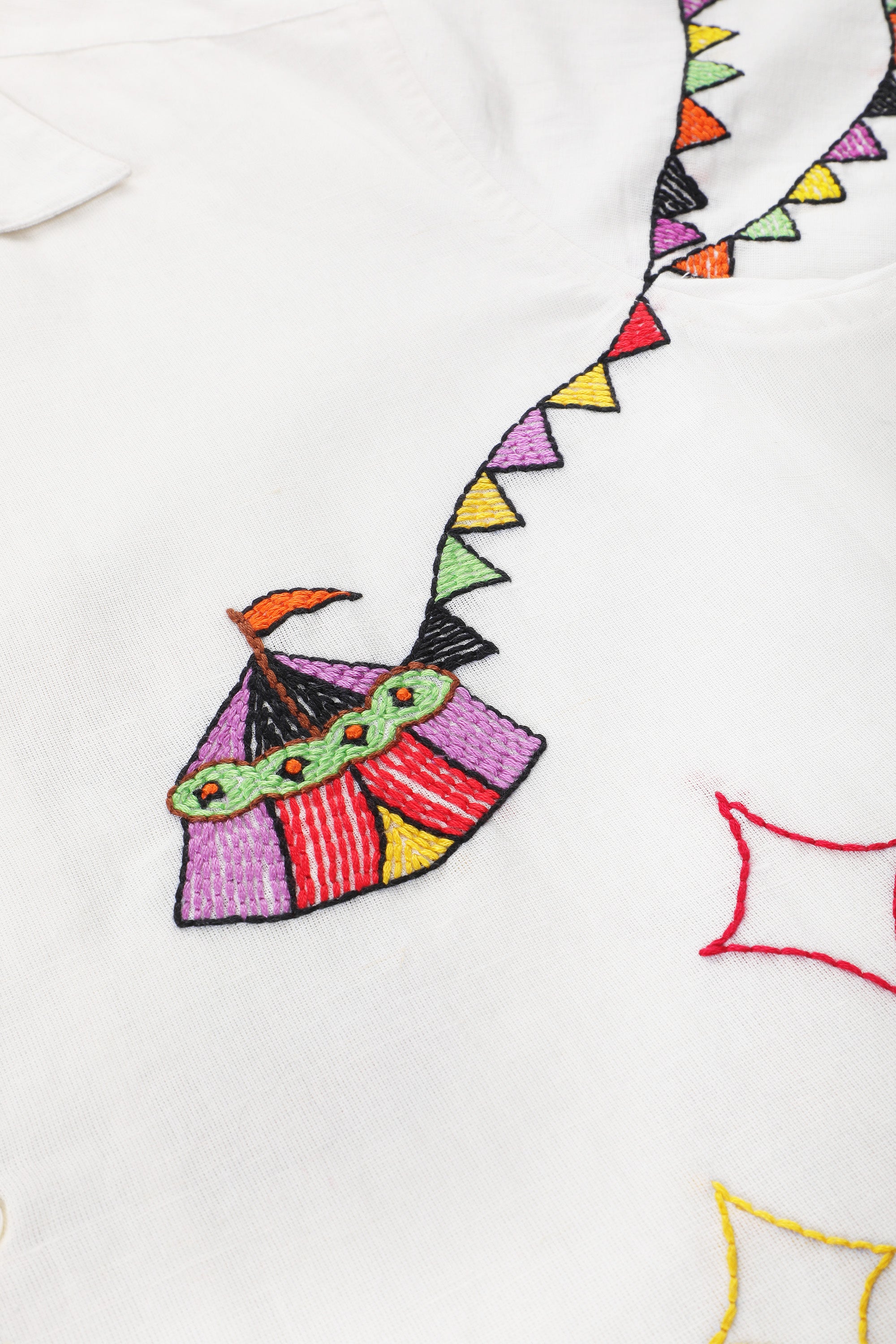 “Le carnaval” embroidered shirt.